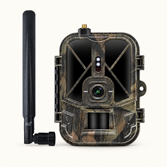 Caméra de chasse 4G 4K sur fond #FCFAF4 avec antenne